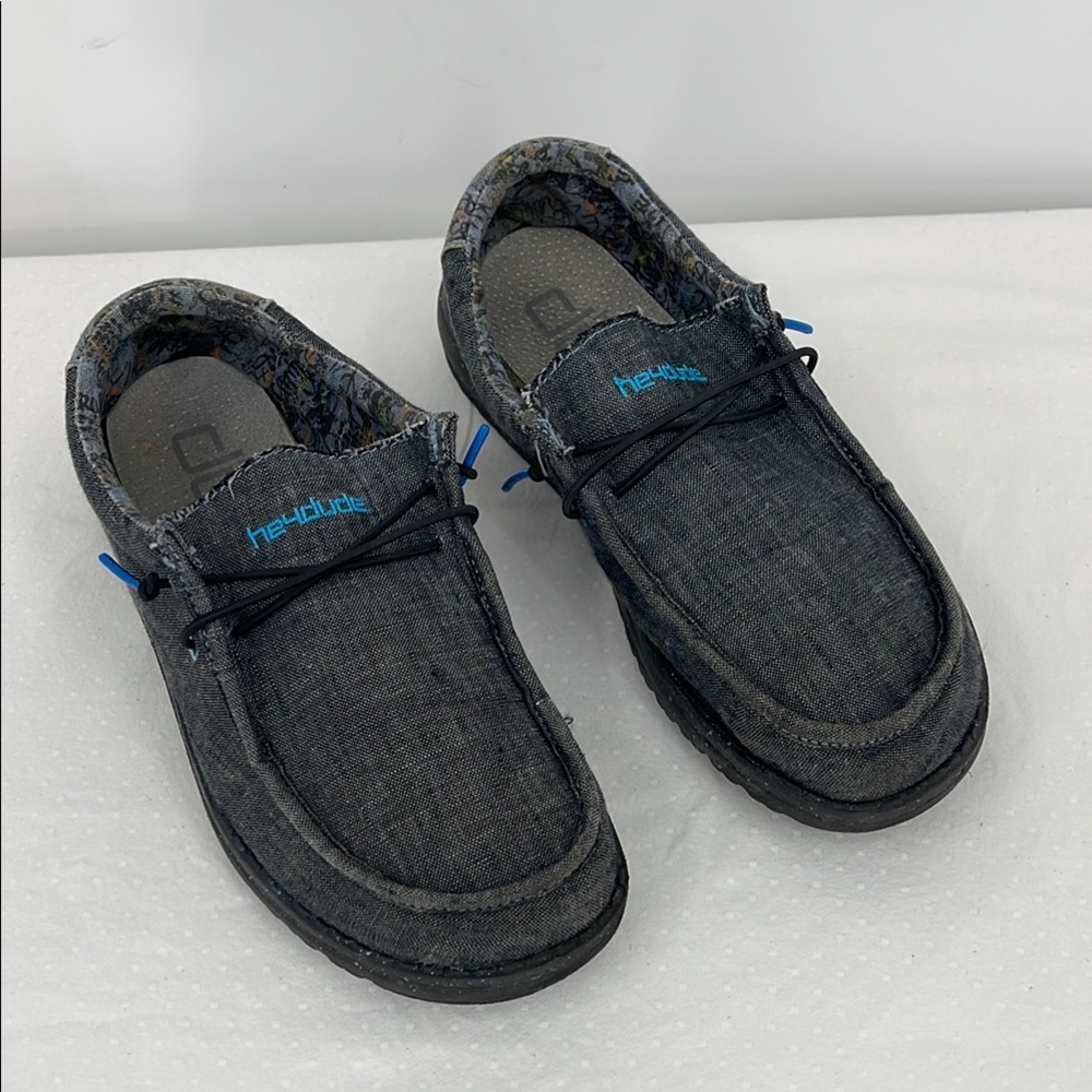 Hey Dude Wally Youth  youth size 6, LADIES SIZE 7  Black Casual Shoes